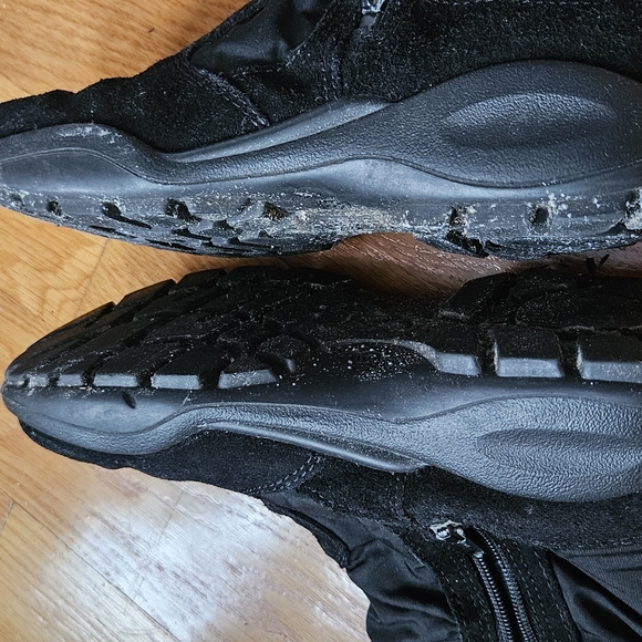 Boots - Picture 2 of 5